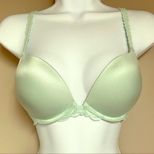 Pink Victoria’s Secret push-up bra 34D Mint NWOT